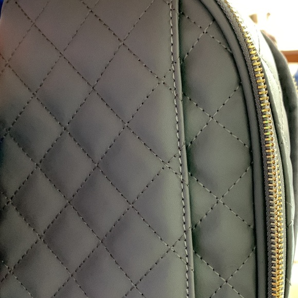 Inside label: 100% Leather, 100% Polyester, Made in China - Picture 16 of 16